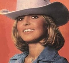 دانلود آهنگ گوشه نشین گوگوش