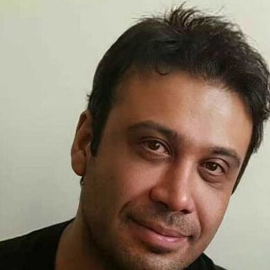 دانلود آهنگ لطفا به بند اول انگشت سبابه ات بگو محسن چاوشی لطفا به بند اول انگشت سبابه ات بگو محسن چاوشی