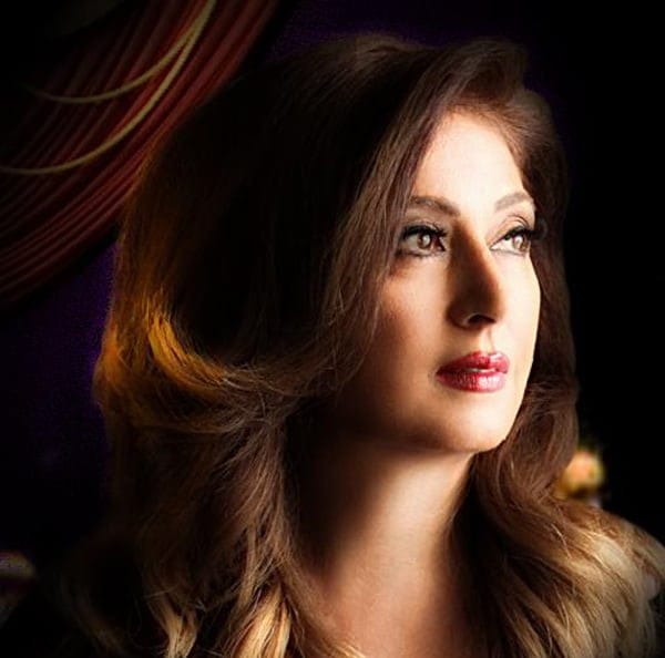  گل زرد لیلا فروهر